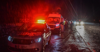 Így néz ki, amikor szakadó esőben, drogmegelőzés céljából ellenőrzik a sofőröket Csíkszeredában